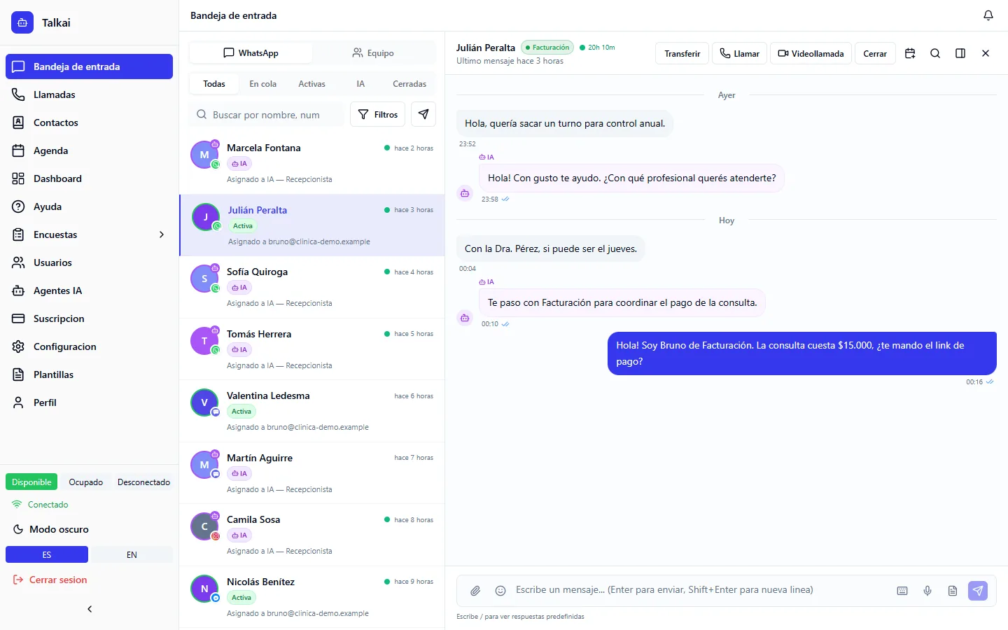 Bandeja de entrada con conversaciones de varios canales y un chat abierto donde respondió la IA y luego una persona.
